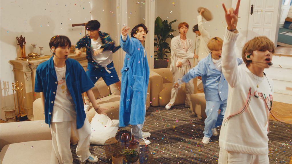 K-Pop Idols With Weird Habits