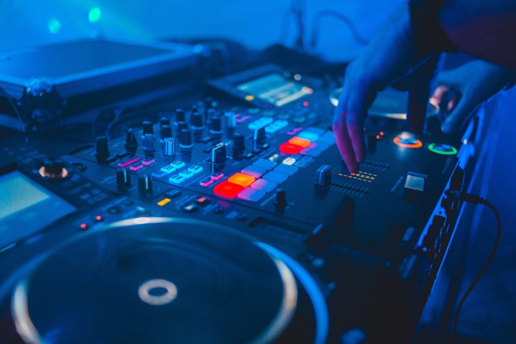 DJ1