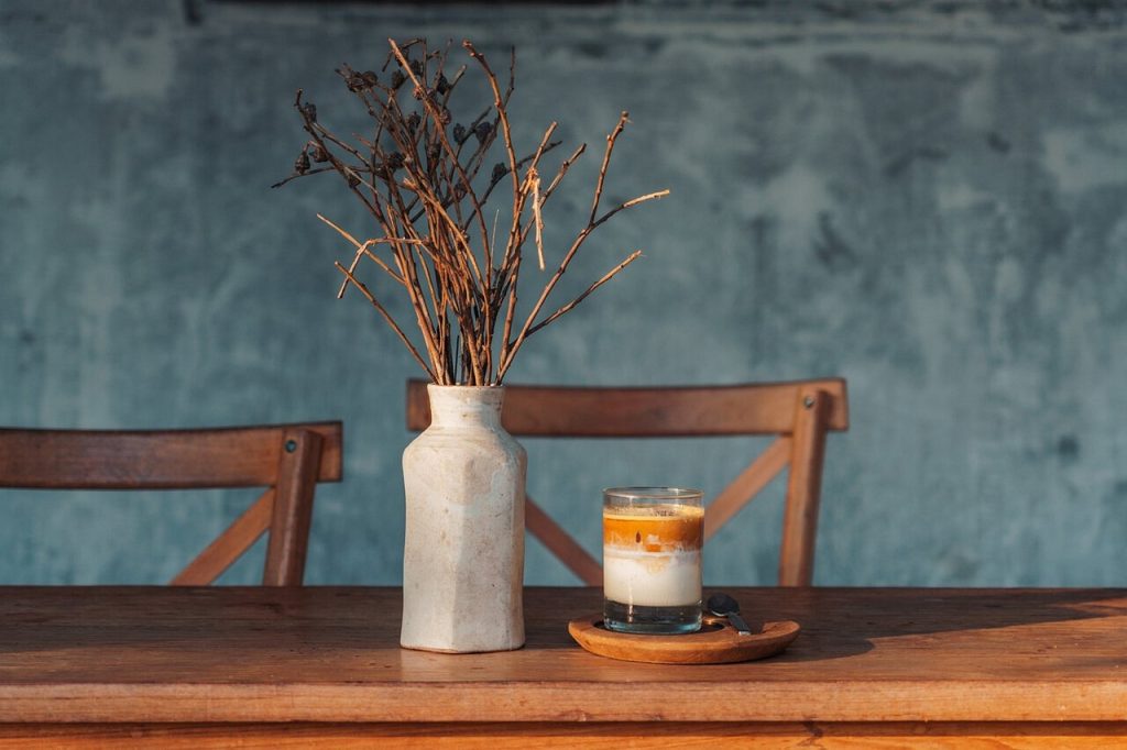 discover the perfect dining room style for your home with our extensive guide. from modern designs to classic aesthetics, explore tips for decor, furniture selection, and creating a welcoming atmosphere for memorable gatherings.