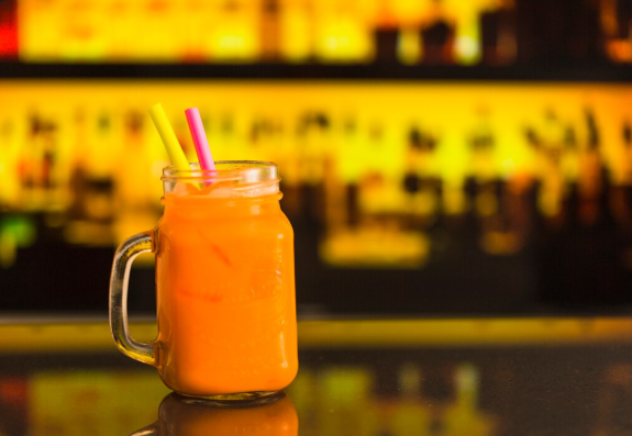 Busy Juice Bar: Which Strategies Increase Daily Customer Flow?